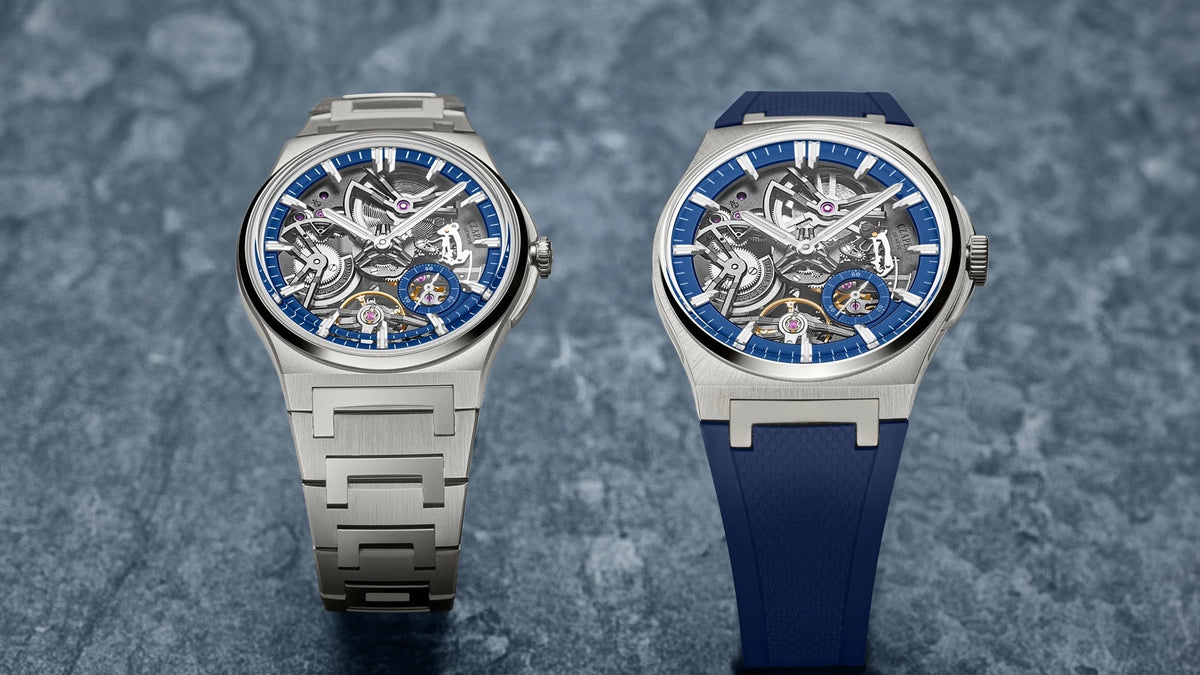 Czapek Antarctique Révélation Titanium Cosmic Blue, both sizes together on blue stone