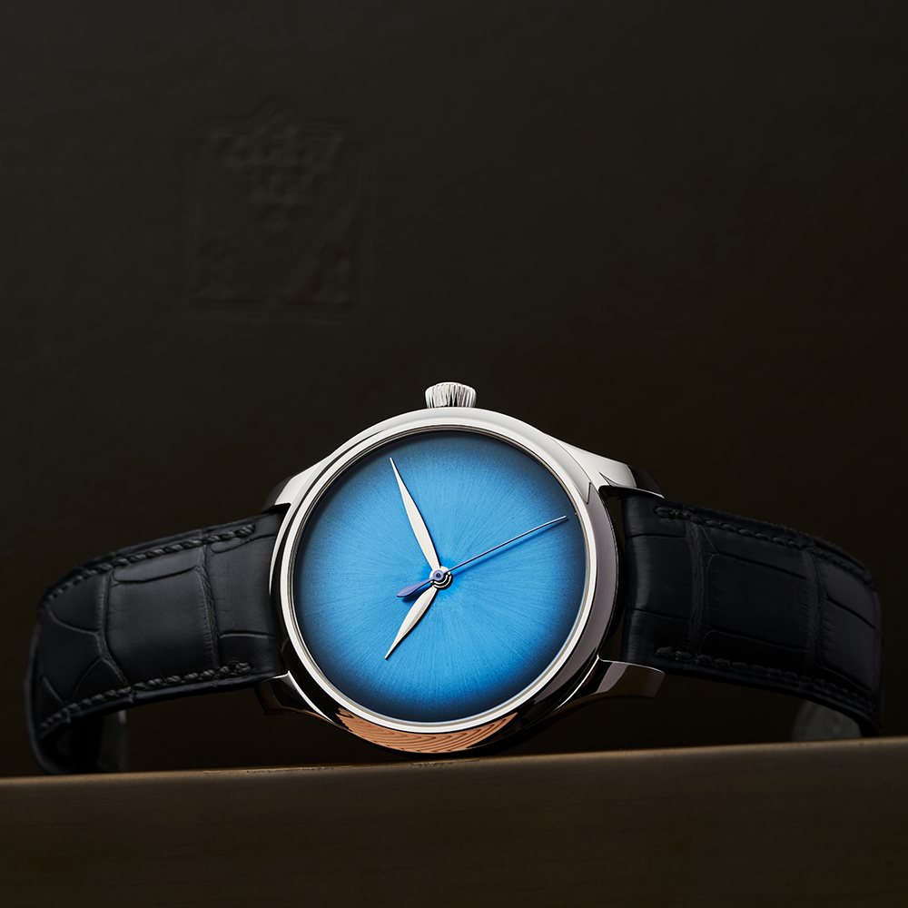 H. Moser & Cie. Endeavour Concept Funky Blue fumé dial