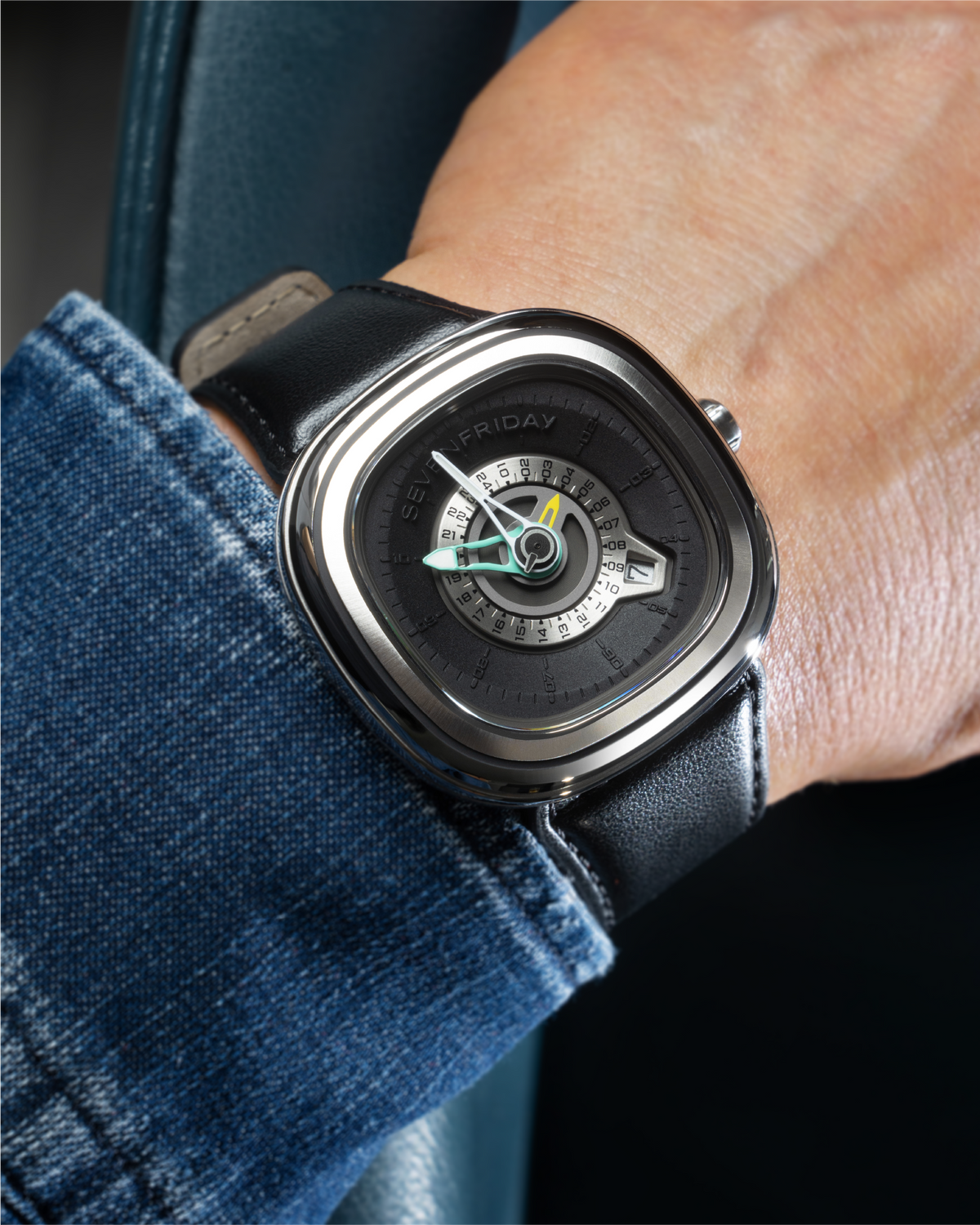SEVENFRIDAY PG1/01 GMT – Mean Time