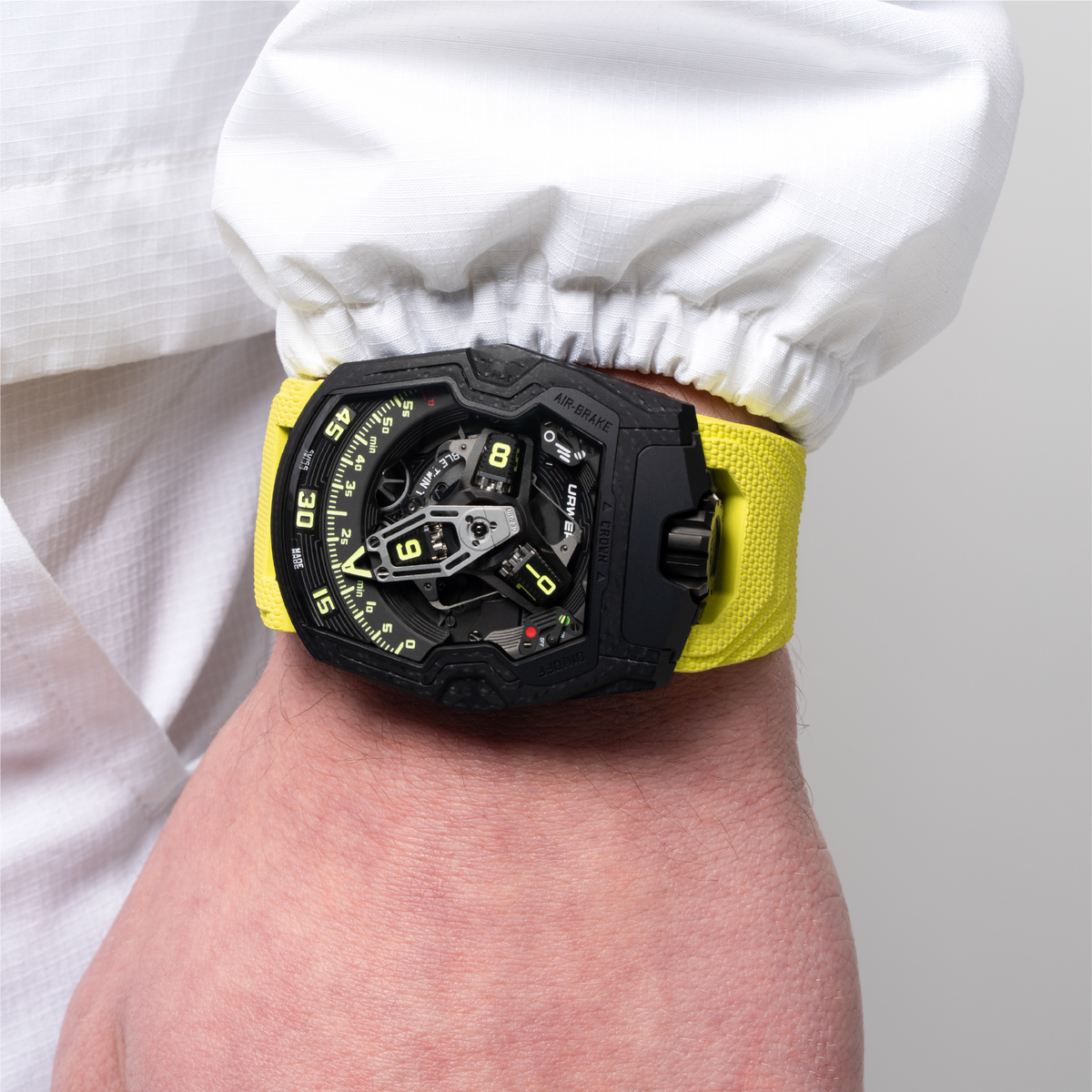 URWERK UR-230 “Black Star”