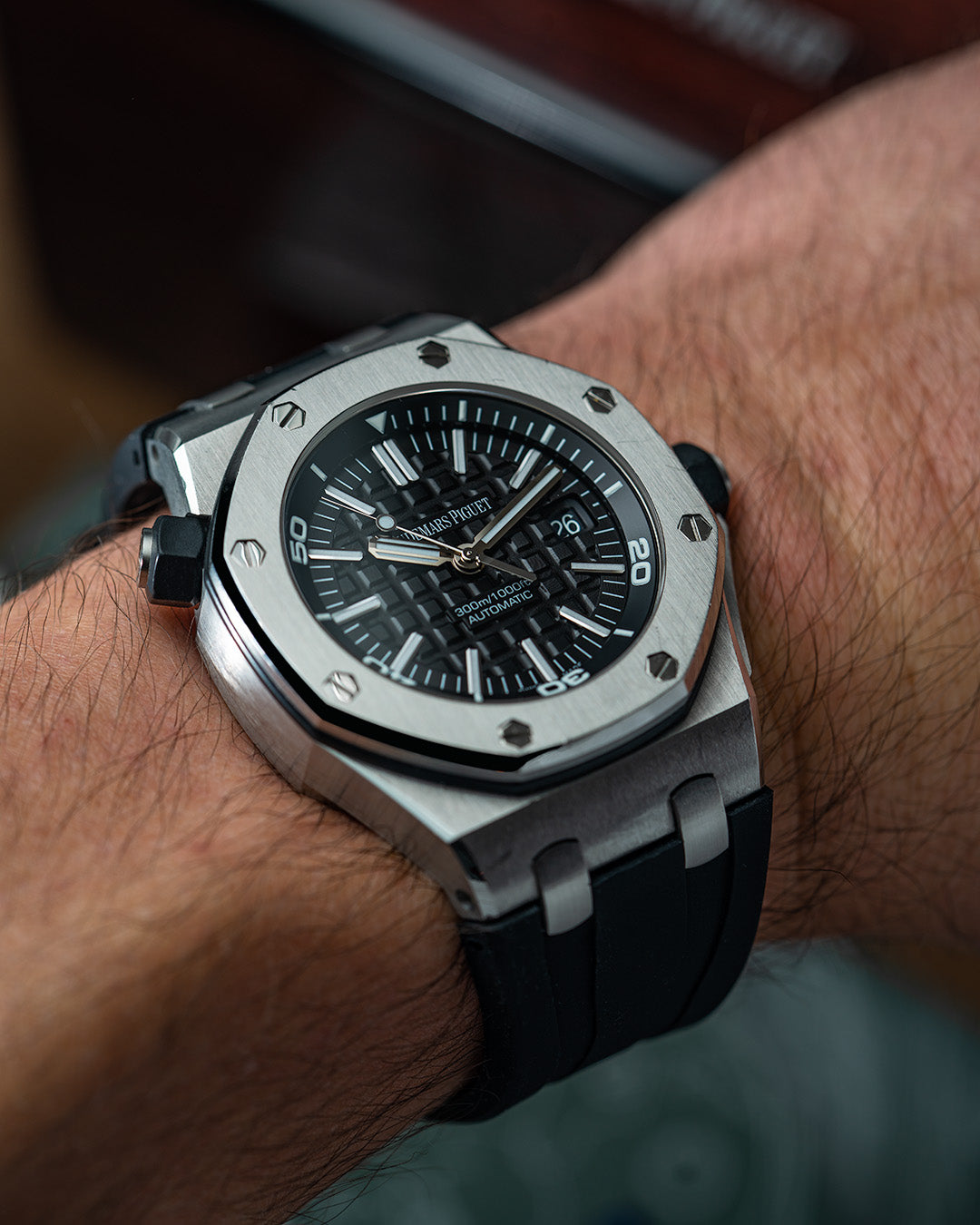 AUDEMARS PIGUET ROYAL OAK OFFSHORE DIVER STEEL BLACK DIAL WRIST